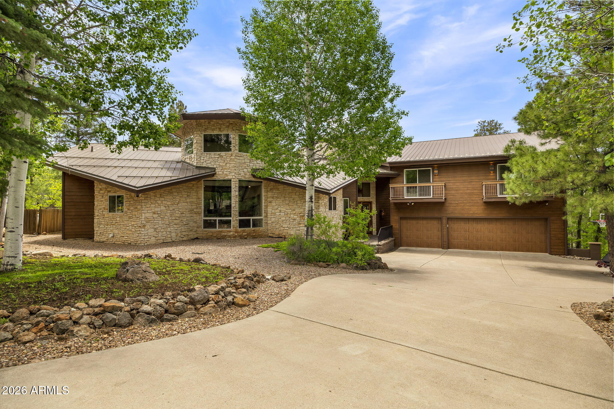 2163 CREEKSIDE Court