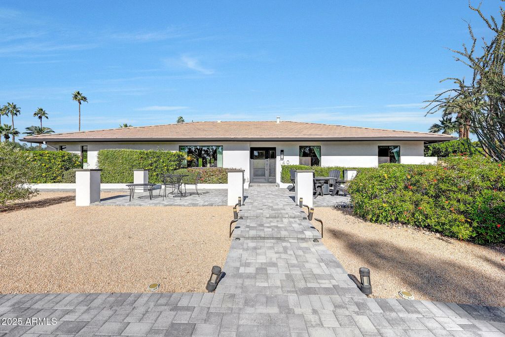 Photo of 140 E Cercado Lane, Litchfield Park, AZ 85340 (MLS # 6954046)