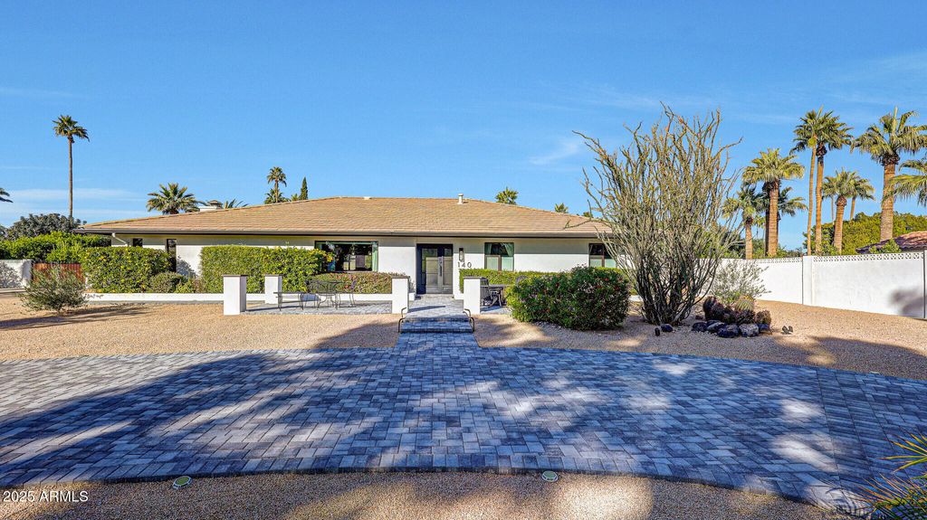 Photo of 140 E Cercado Lane, Litchfield Park, AZ 85340 (MLS # 6954046)