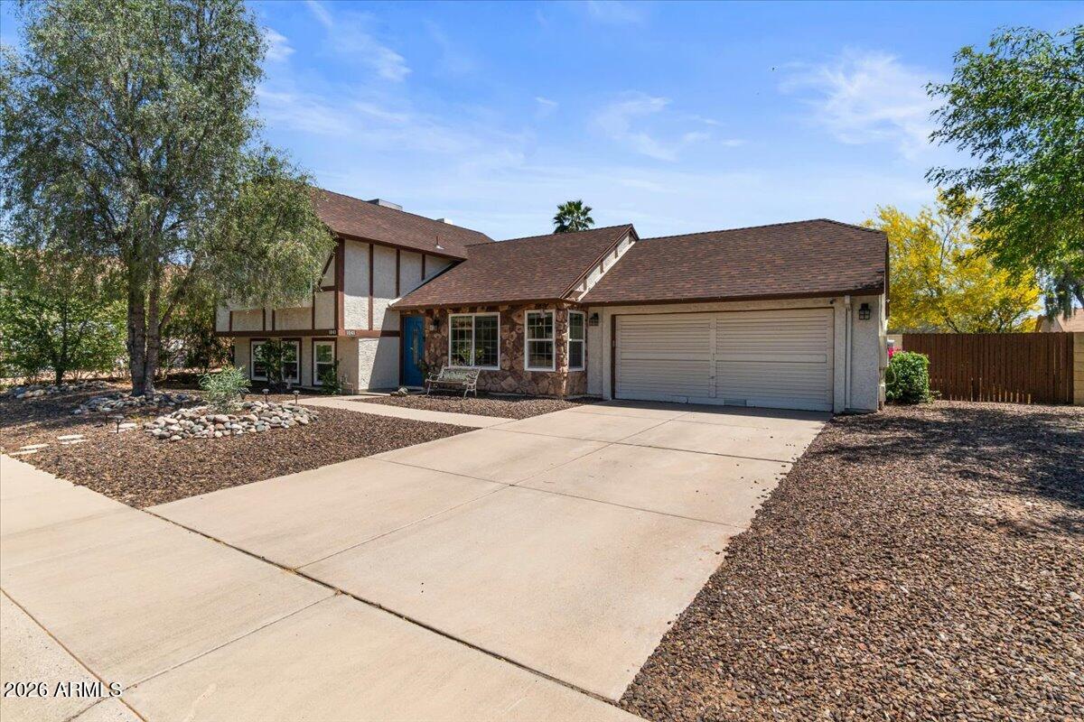 1041 E KRISTAL Way