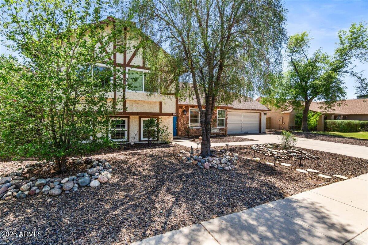 1041 E KRISTAL Way