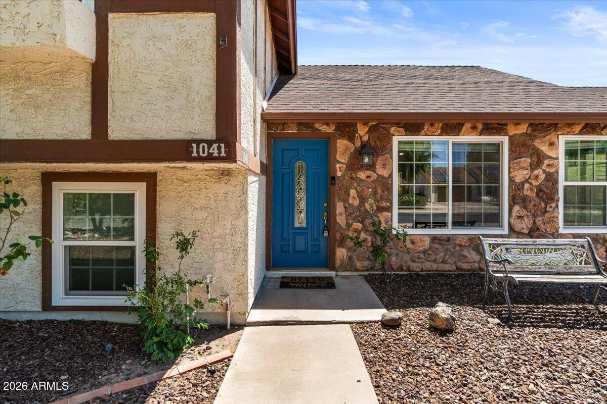 1041 E KRISTAL Way