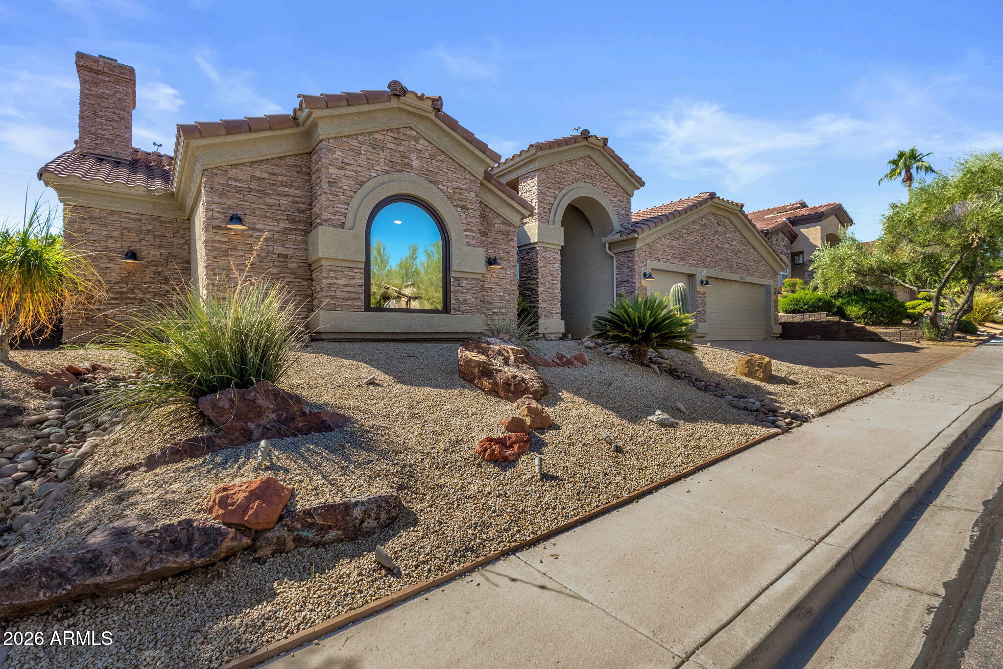 1837 E MARILYN Road