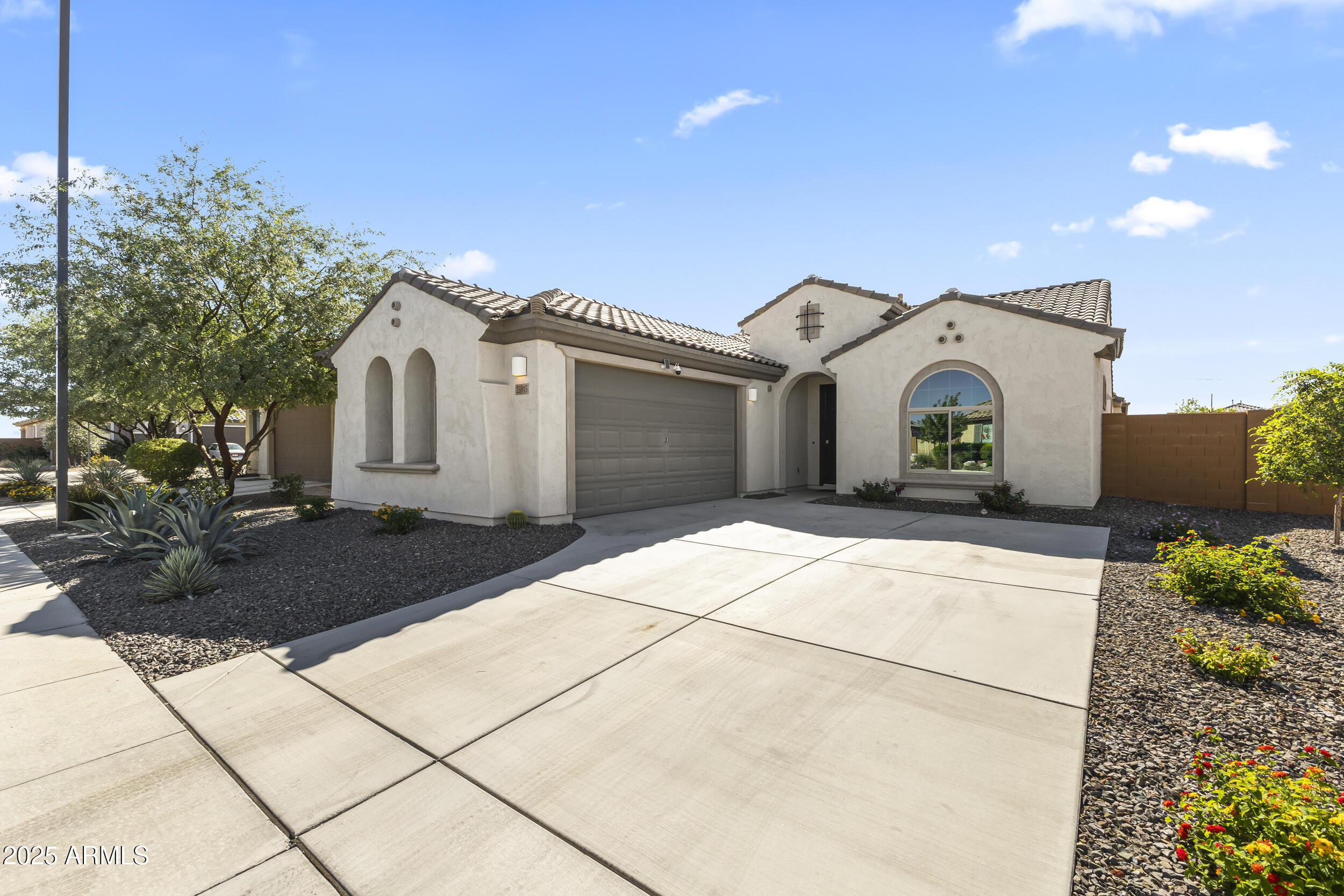 25915 W QUAIL Avenue