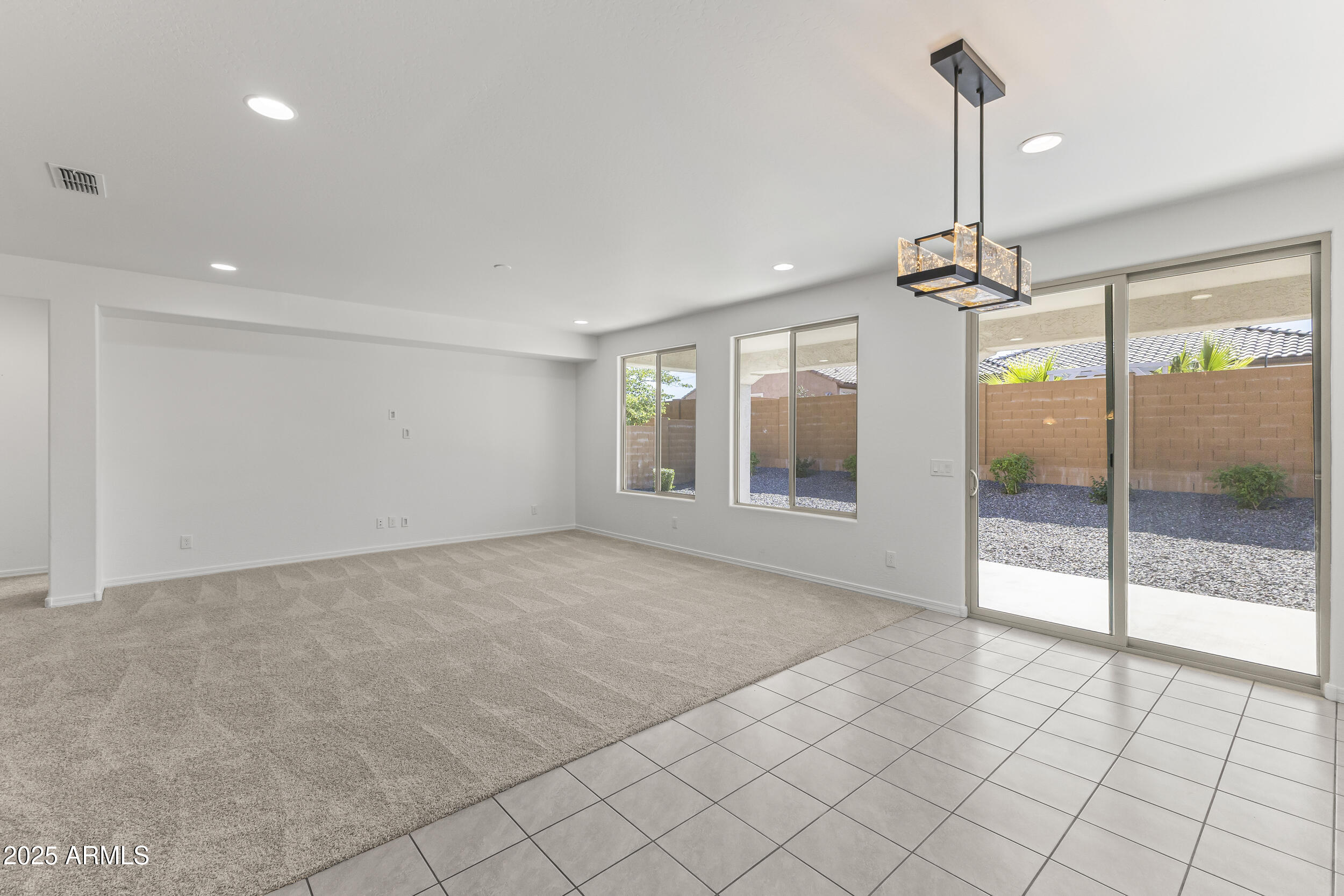 25915 W QUAIL Avenue