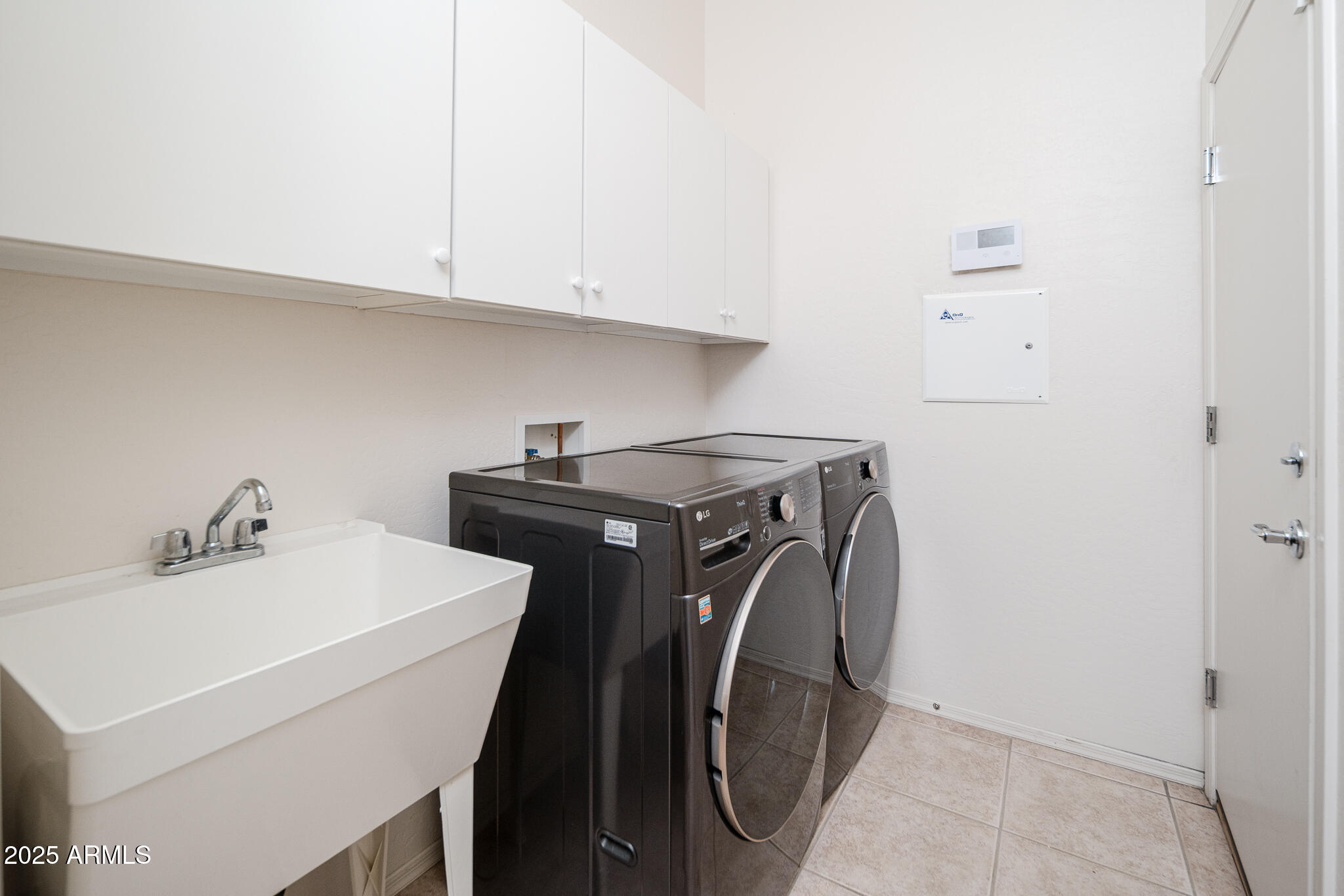 Goodyear, Arizona 85395, United States, 3 Bedrooms Bedrooms, ,2 BathroomsBathrooms,Residential,Active,97144