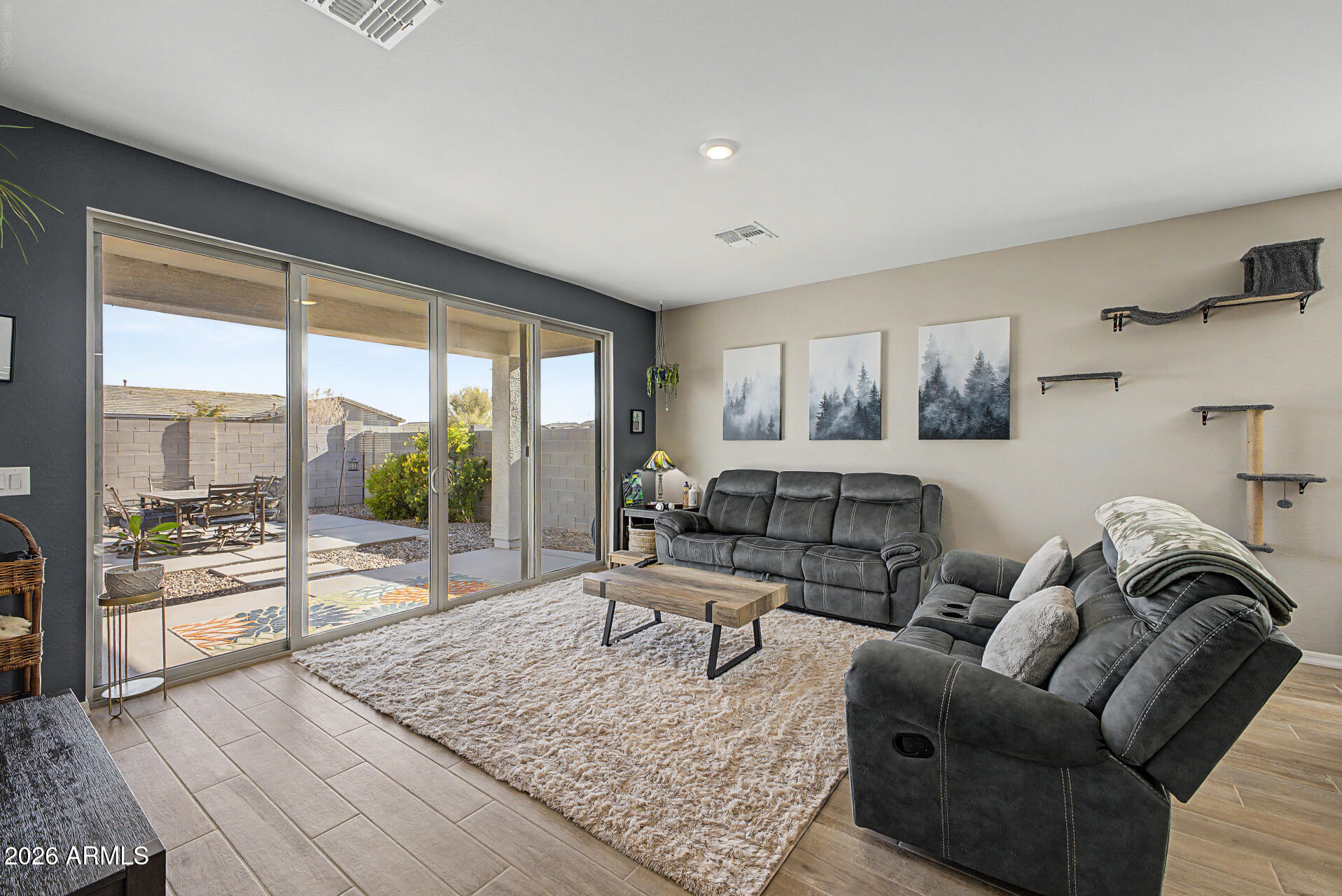 11405 E ULYSSES Avenue