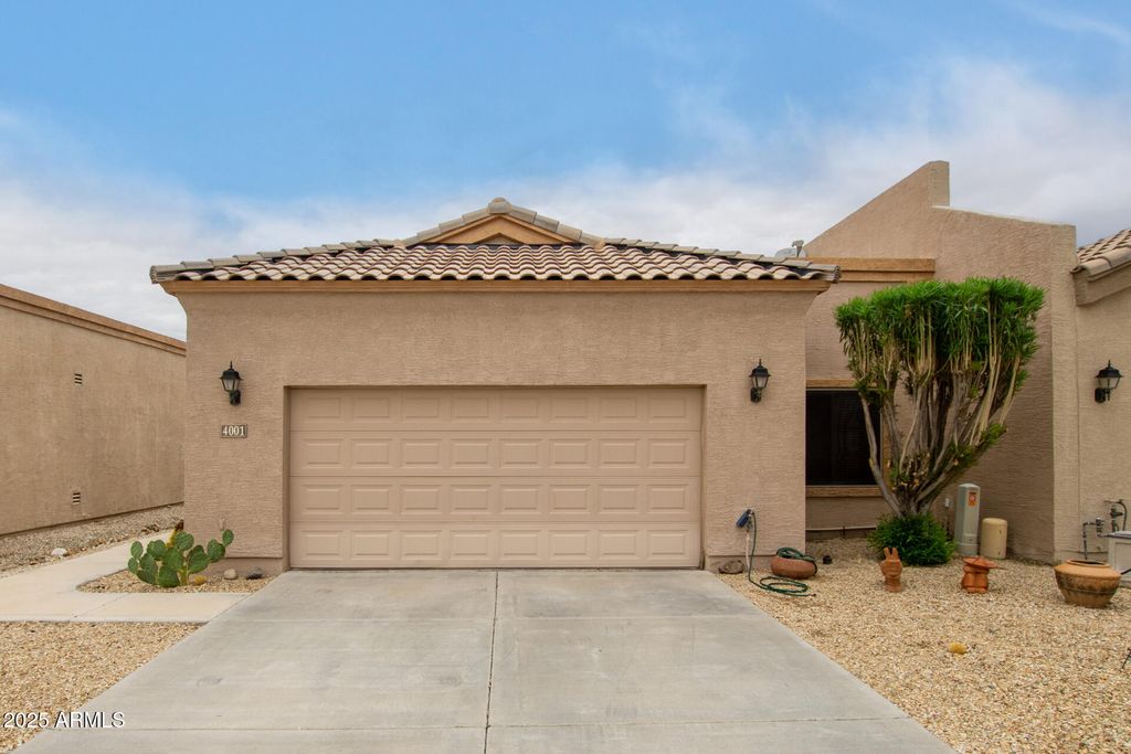 Photo of 18650 N 91st Avenue #4001, Peoria, AZ 85382 (MLS # 6924147)