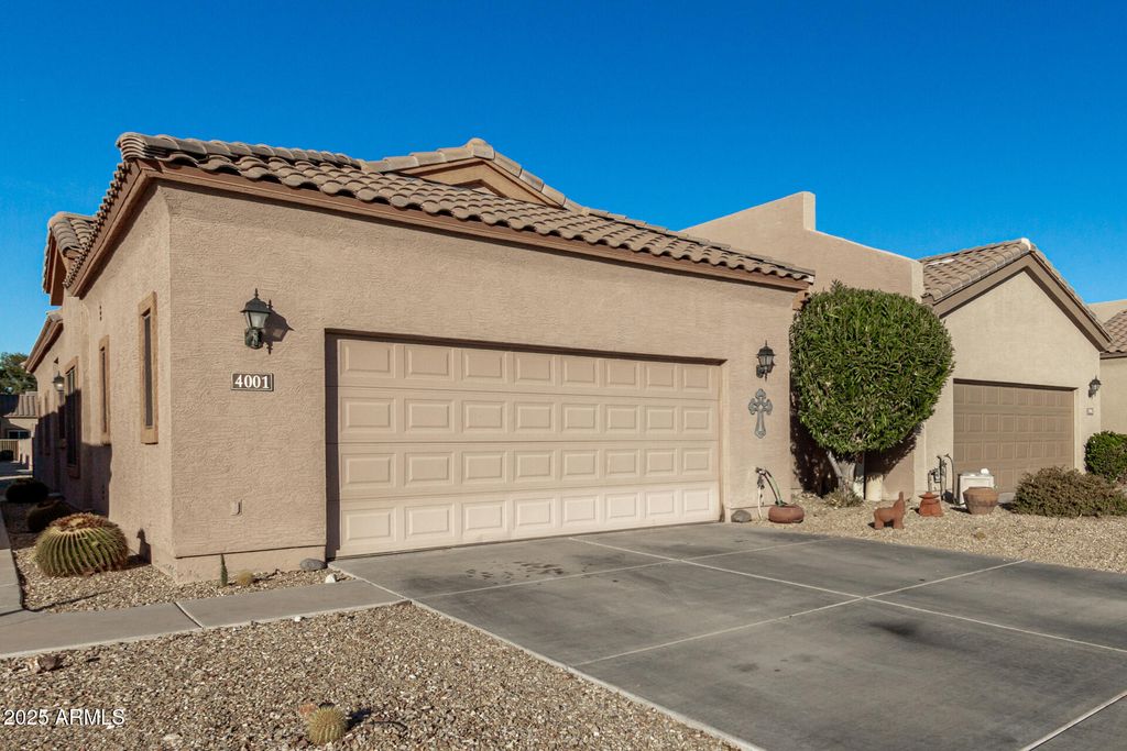 Photo of 18650 N 91st Avenue #4001, Peoria, AZ 85382 (MLS # 6924147)