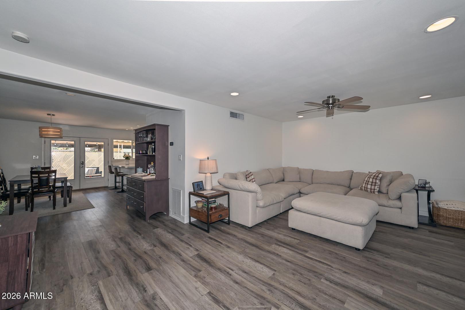 8305 E VISTA Drive
