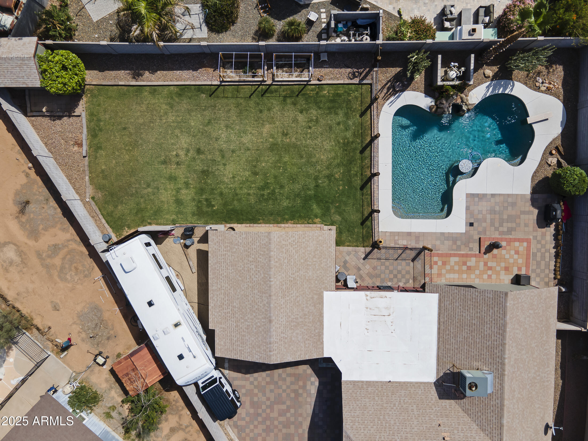 232 W SAN ANGELO Street