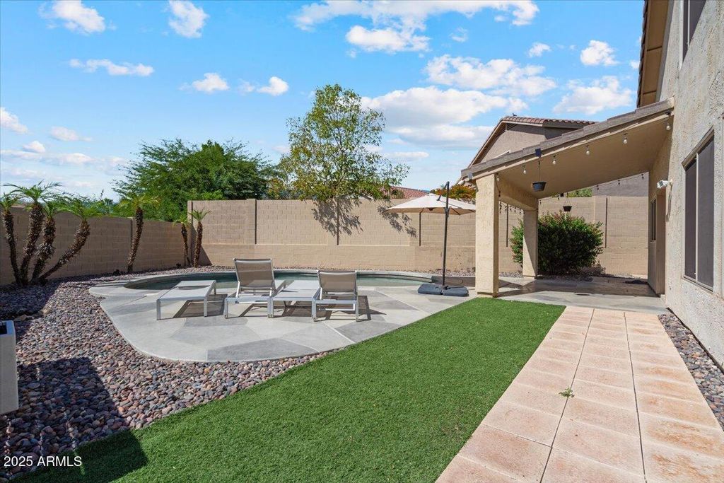 Photo of 15846 S 17th Lane, Phoenix, AZ 85045 (MLS # 6933958)