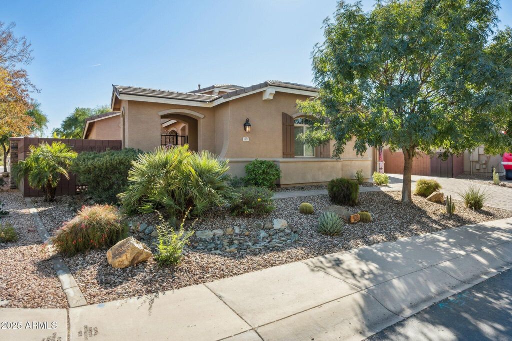Photo of 401 W Basswood Avenue, San Tan Valley, AZ 85140 (MLS # 6958602)