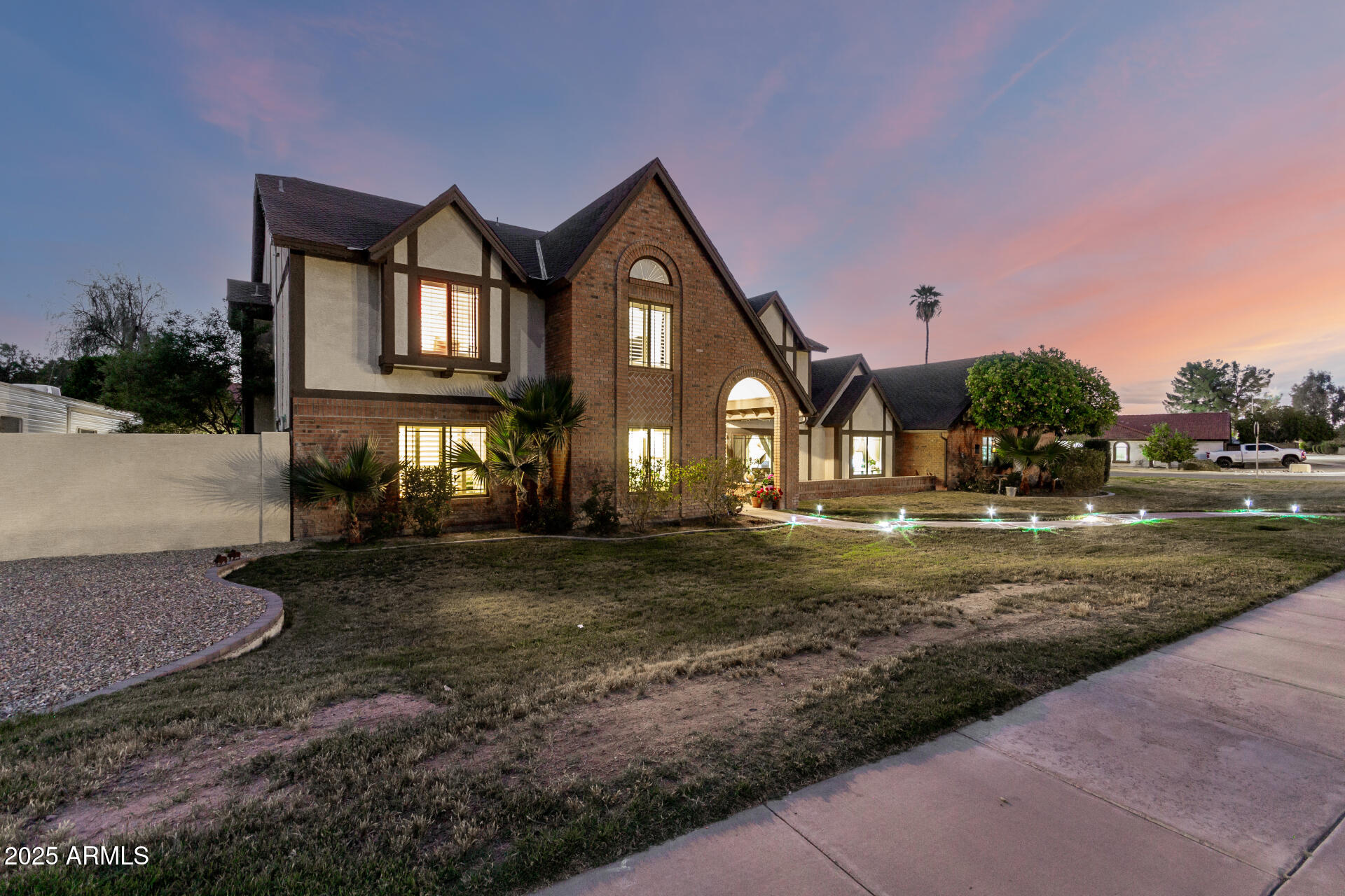 908 N CRESTON --