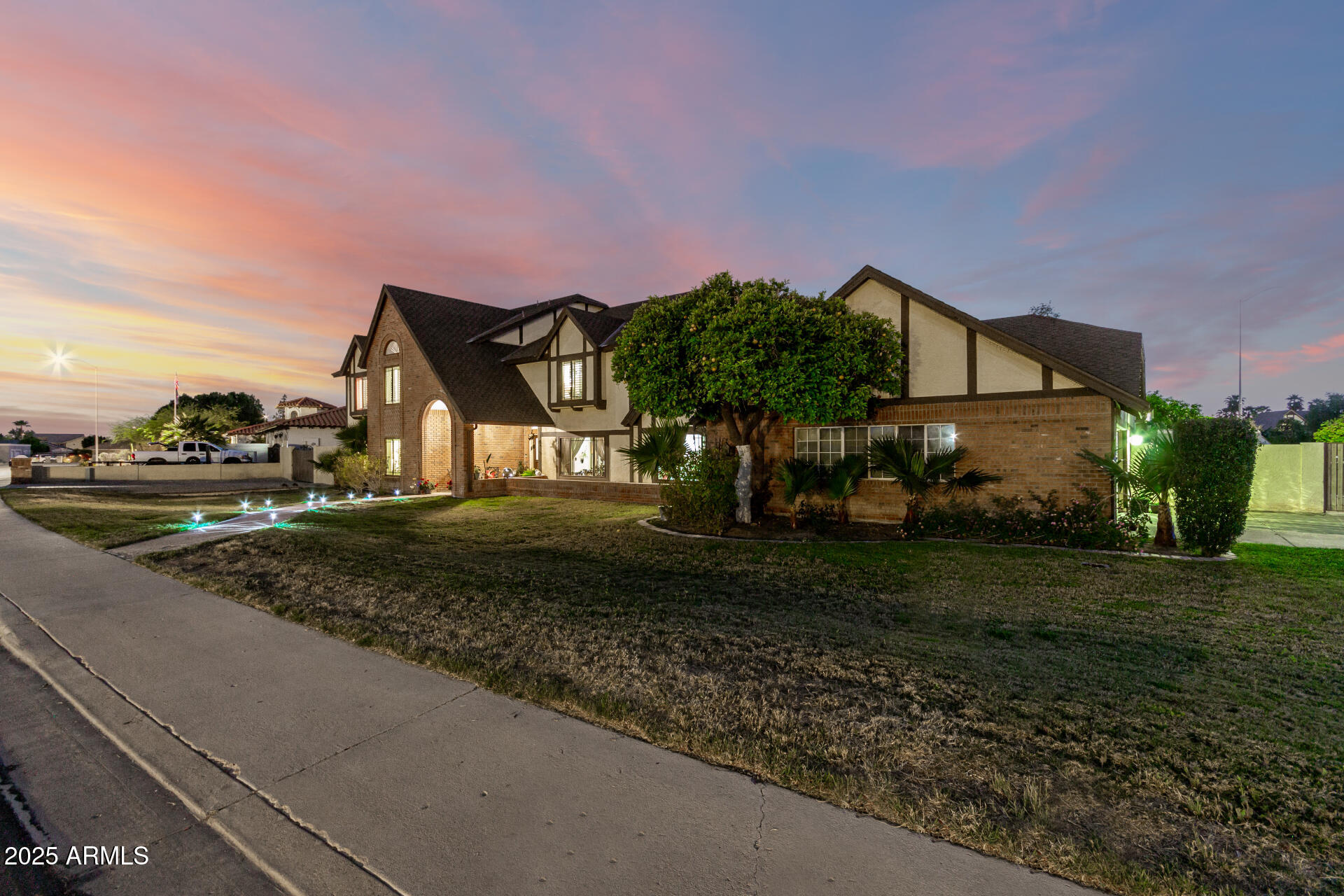 908 N CRESTON --