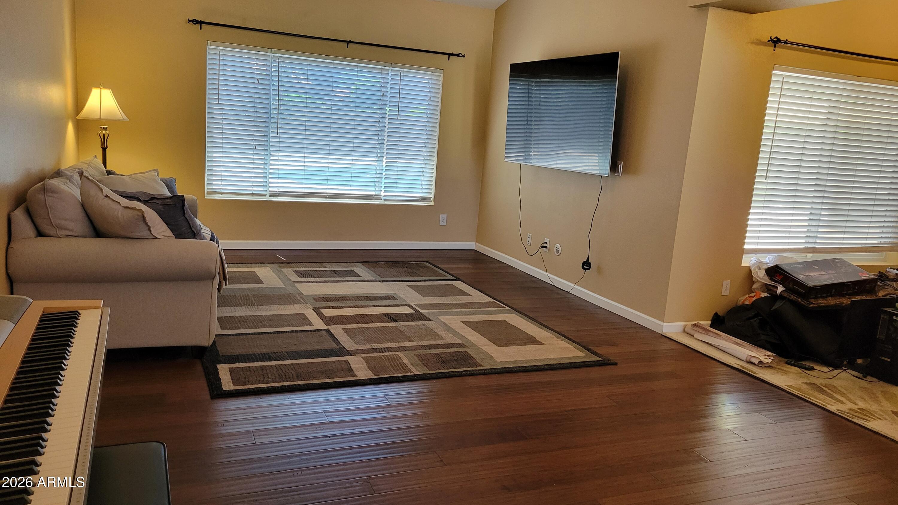 649 E AVENIDA SIERRA MADRE --