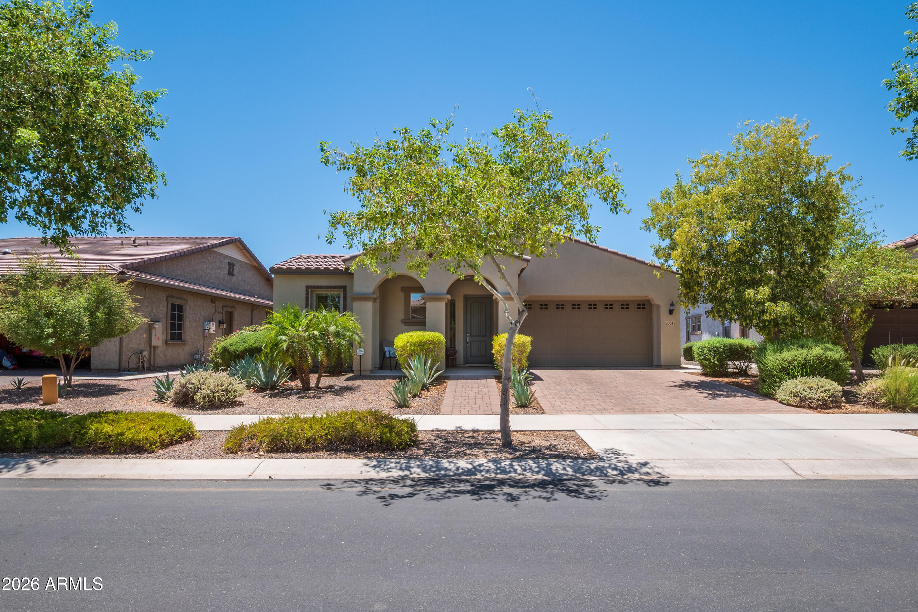 20641 W MINNEZONA Avenue