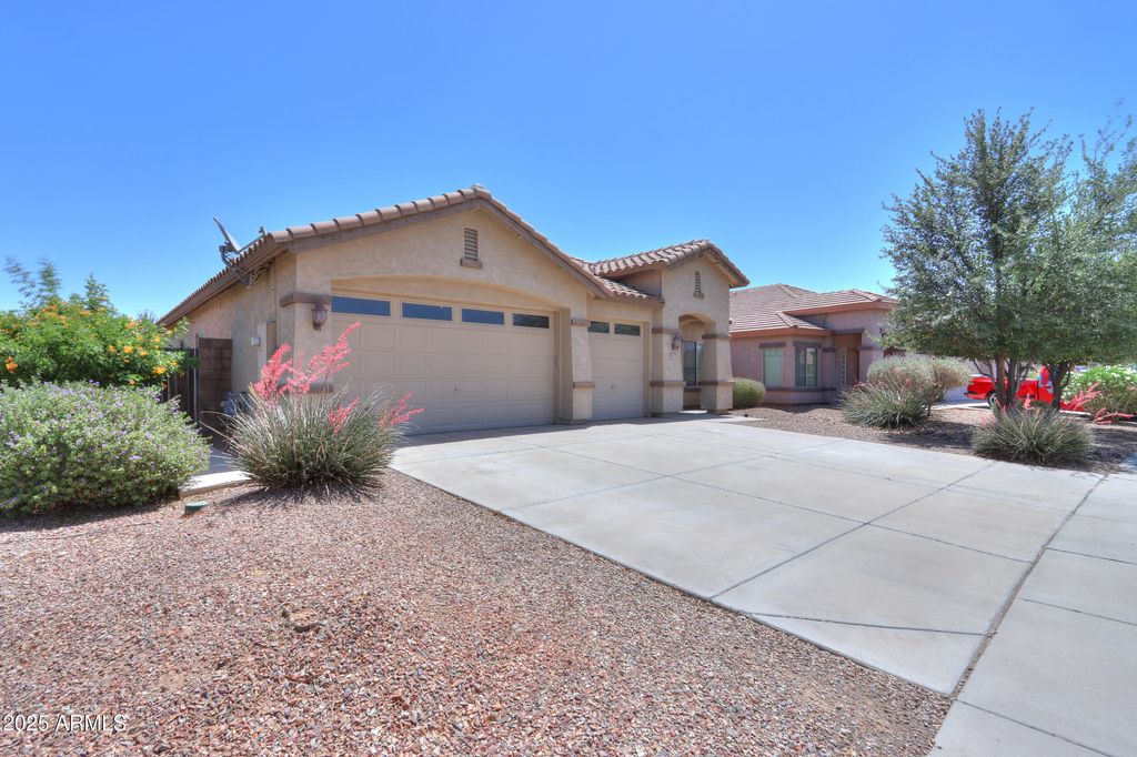 Photo of 44092 W Stonecreek Road, Maricopa, AZ 85139 (MLS # 6964184)