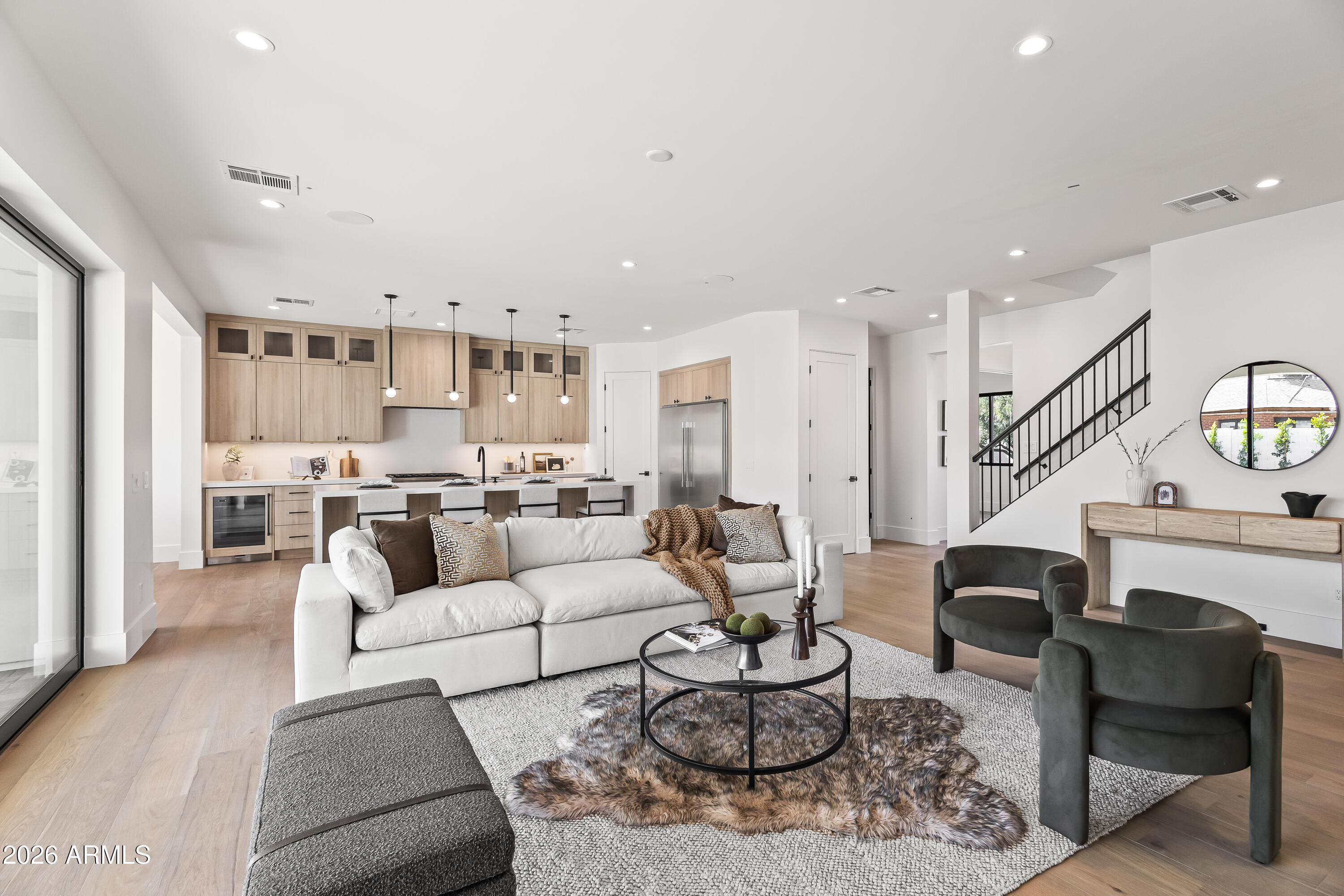 4015 E GLENROSA Avenue