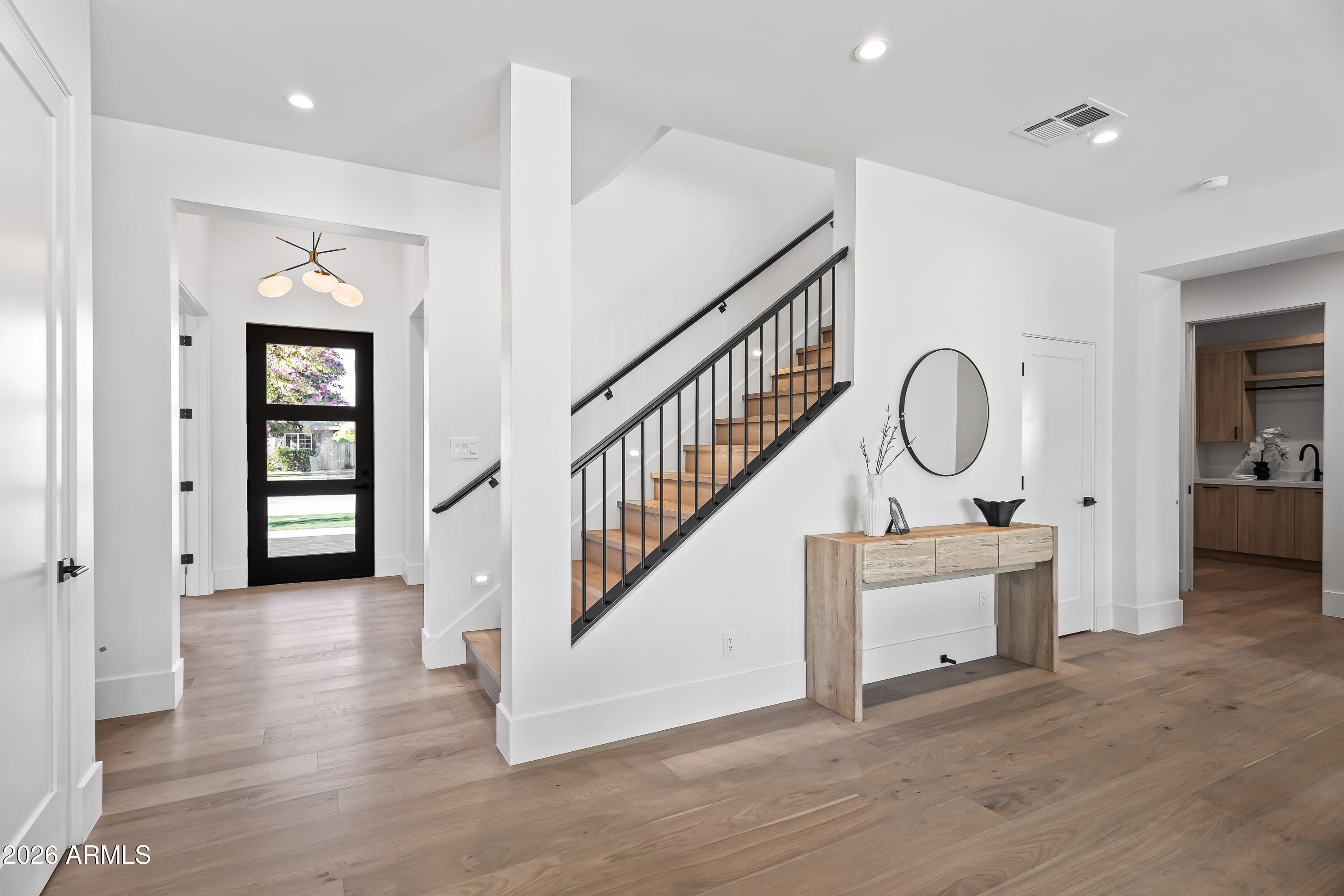 4015 E GLENROSA Avenue