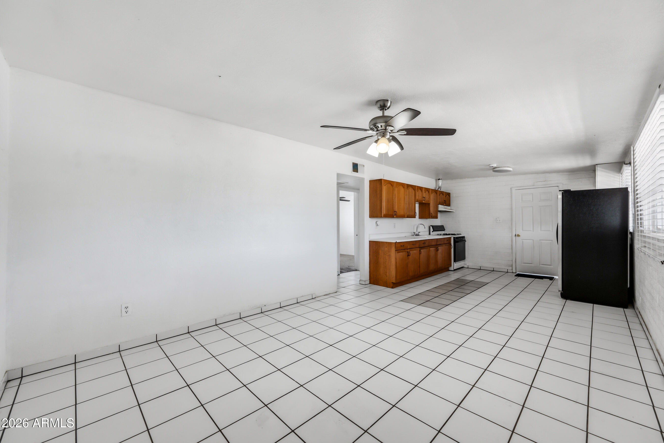3905 W ALMERIA Road 2