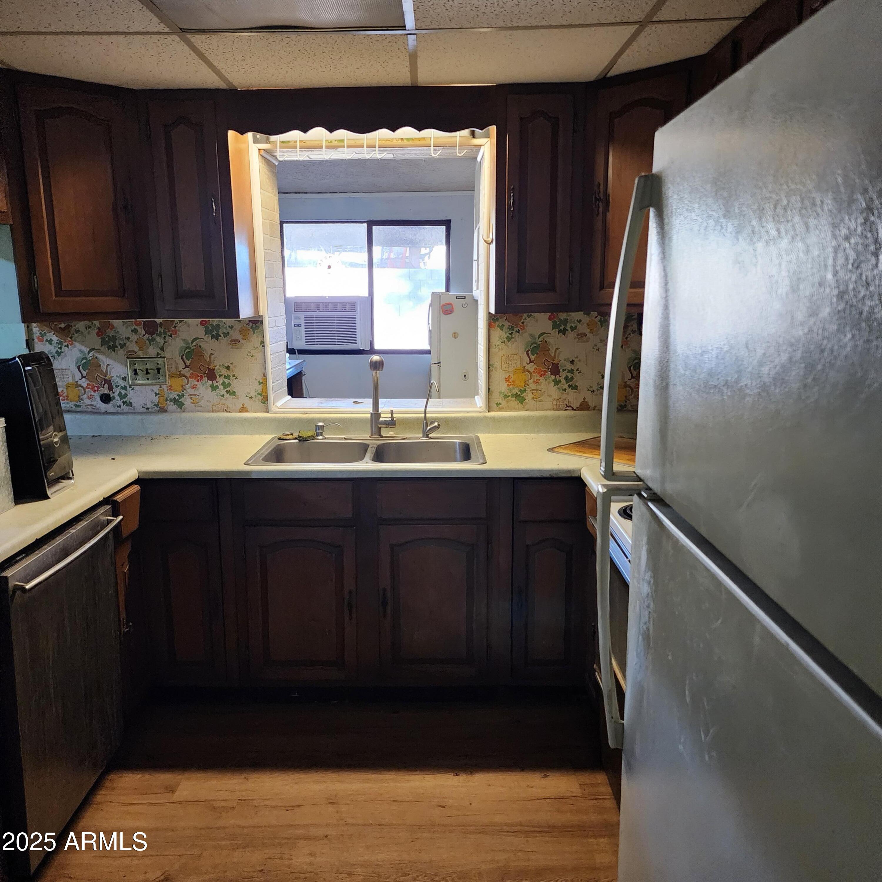 6819 E DIAMOND Street