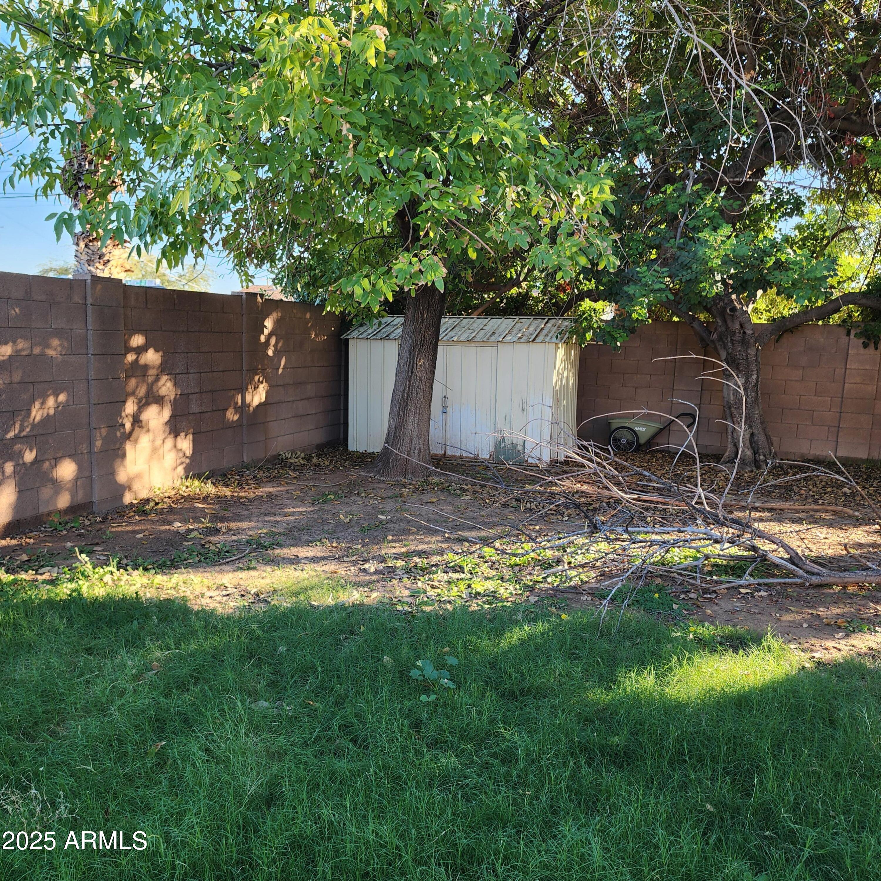 6819 E DIAMOND Street