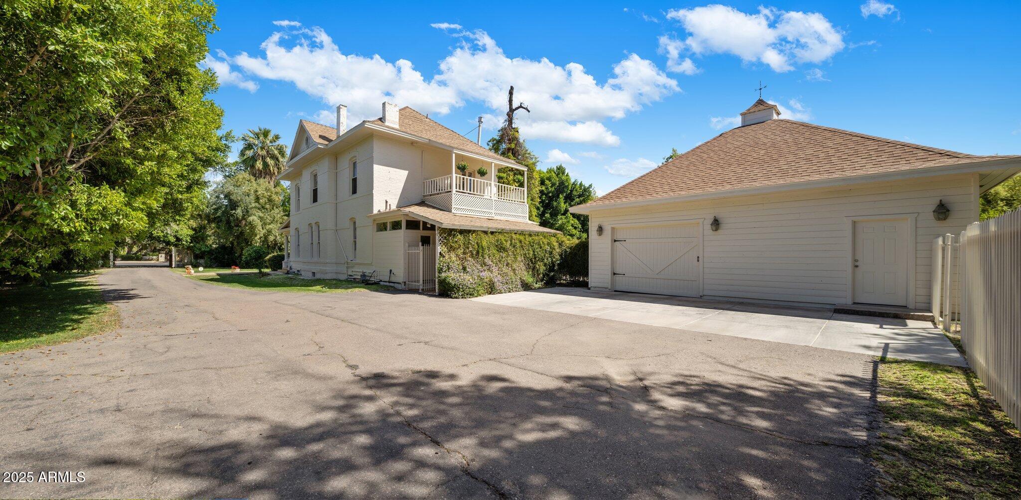 7252 N CENTRAL Avenue