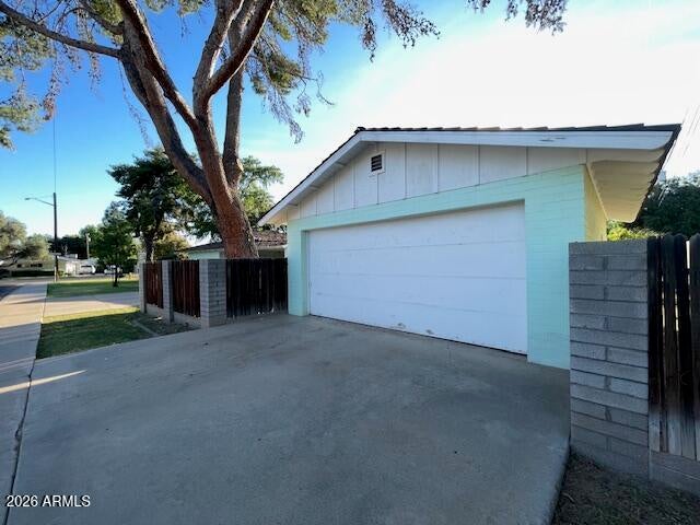 1302 W HAYWARD Avenue