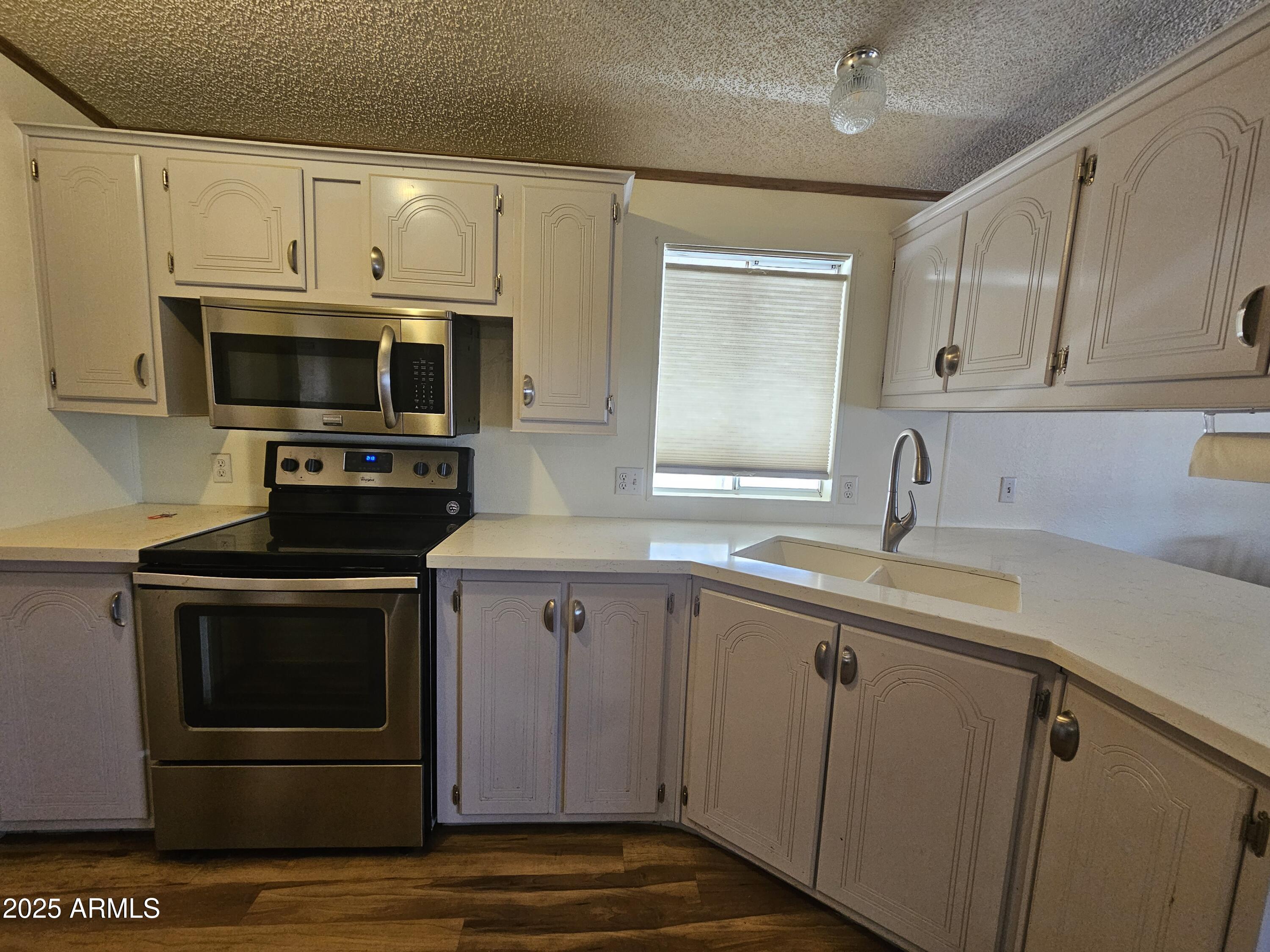 1505 N Evergreen Street 17