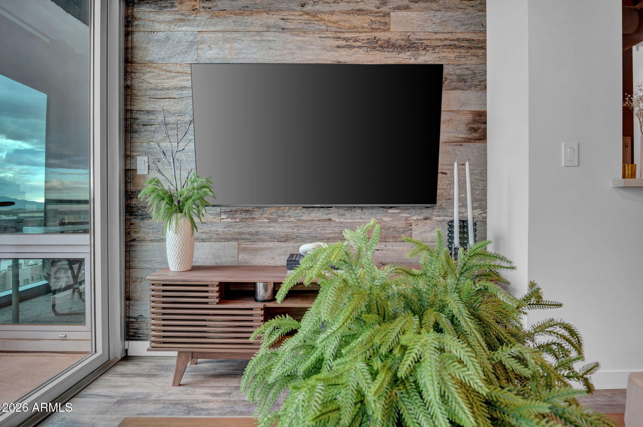 1 E LEXINGTON Avenue 1001