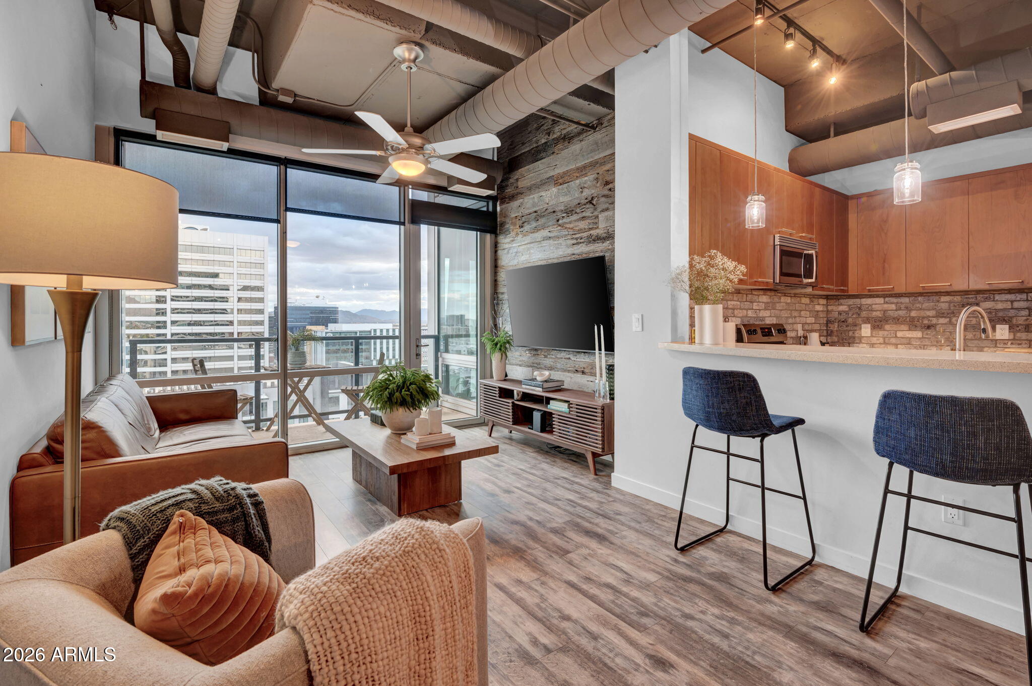 1 E LEXINGTON Avenue 1001