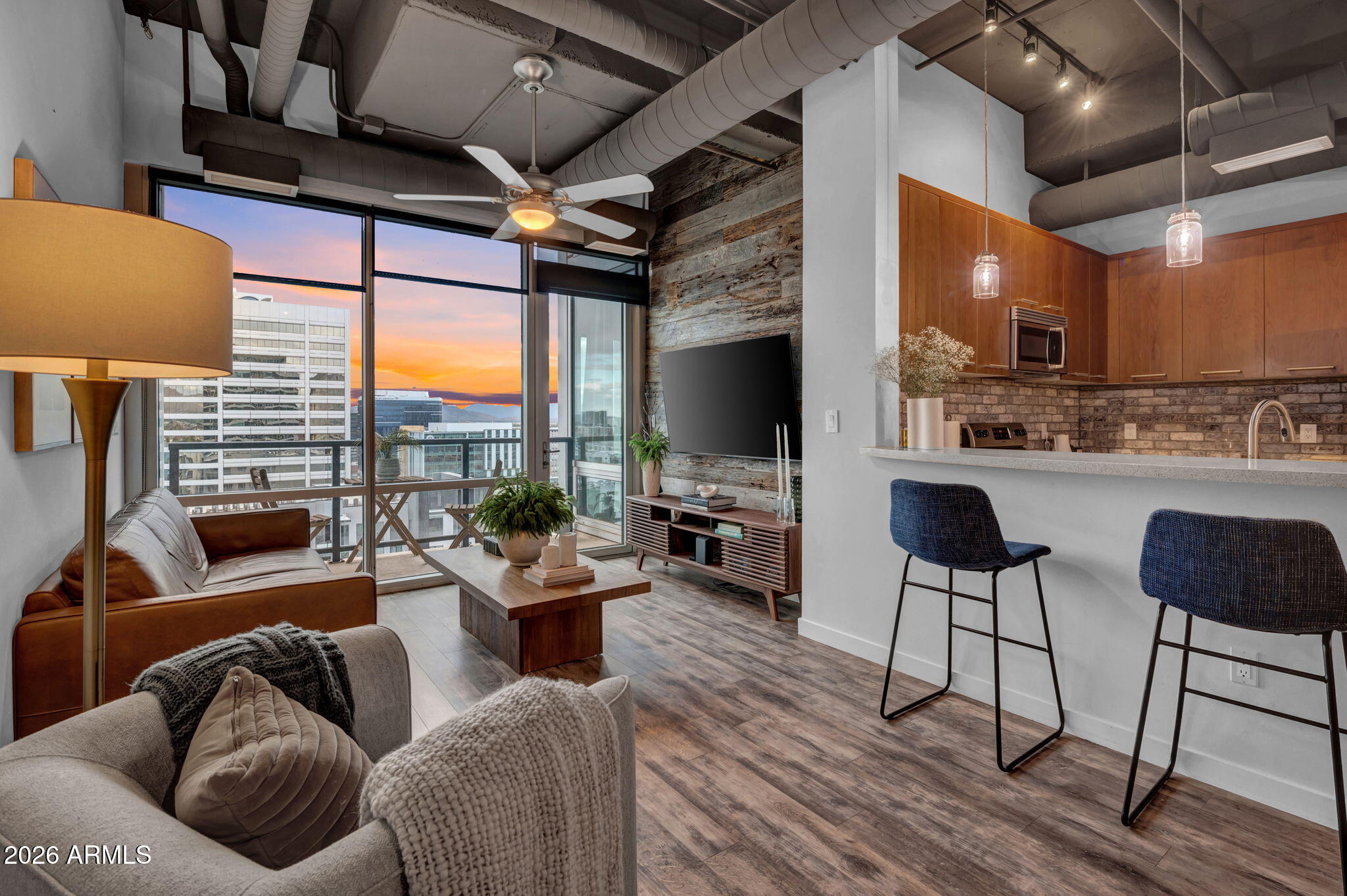 1 E LEXINGTON Avenue 1001