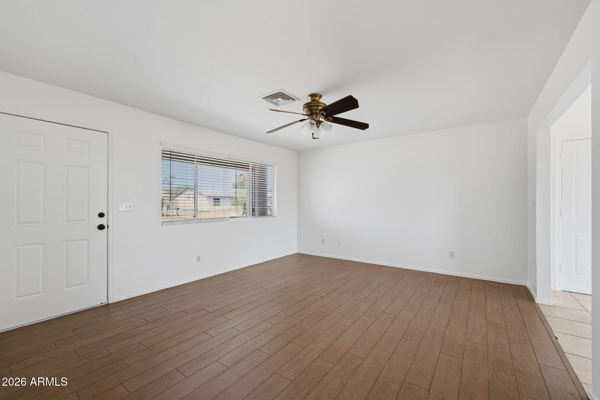 1126 W AUBURN Drive