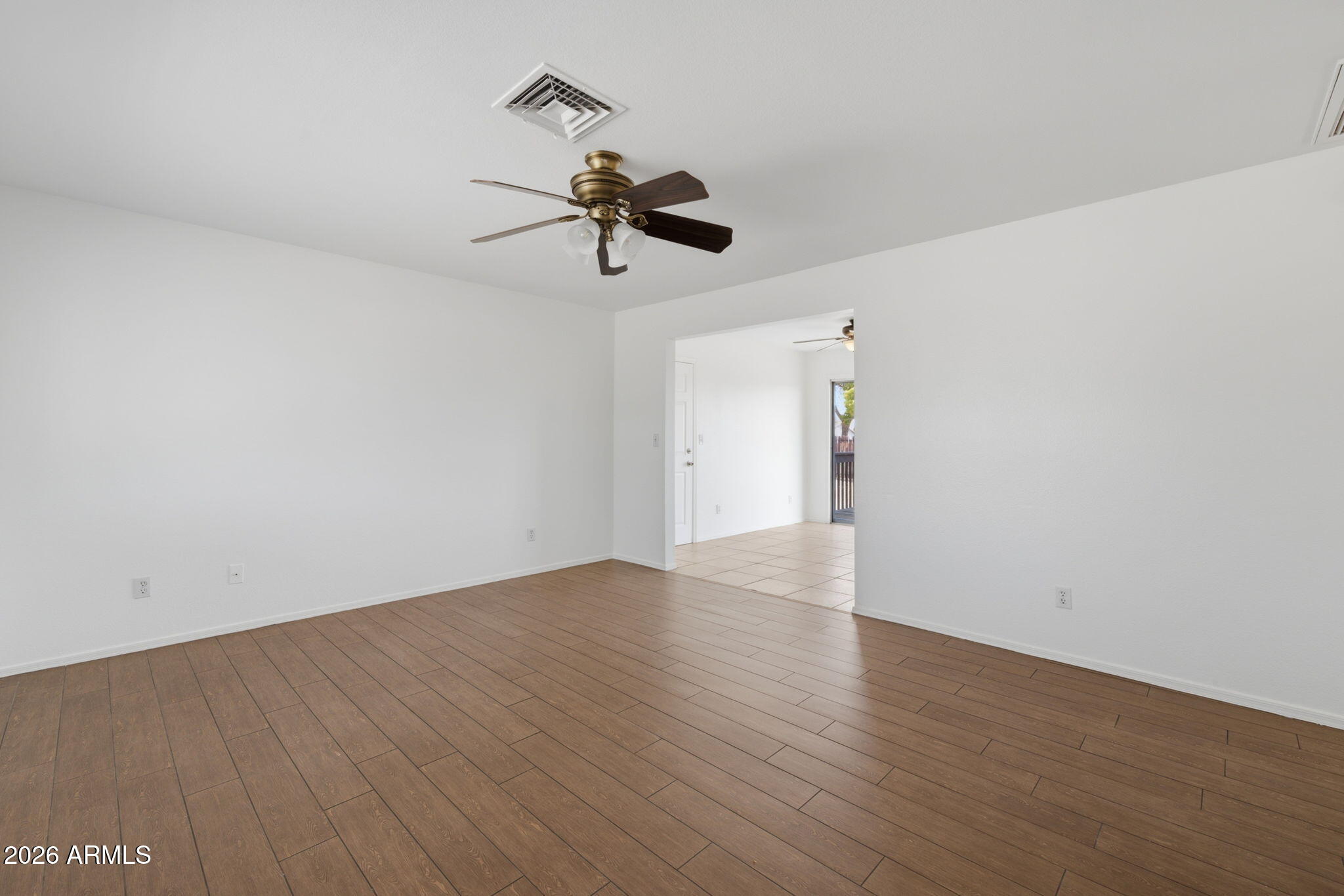 1126 W AUBURN Drive