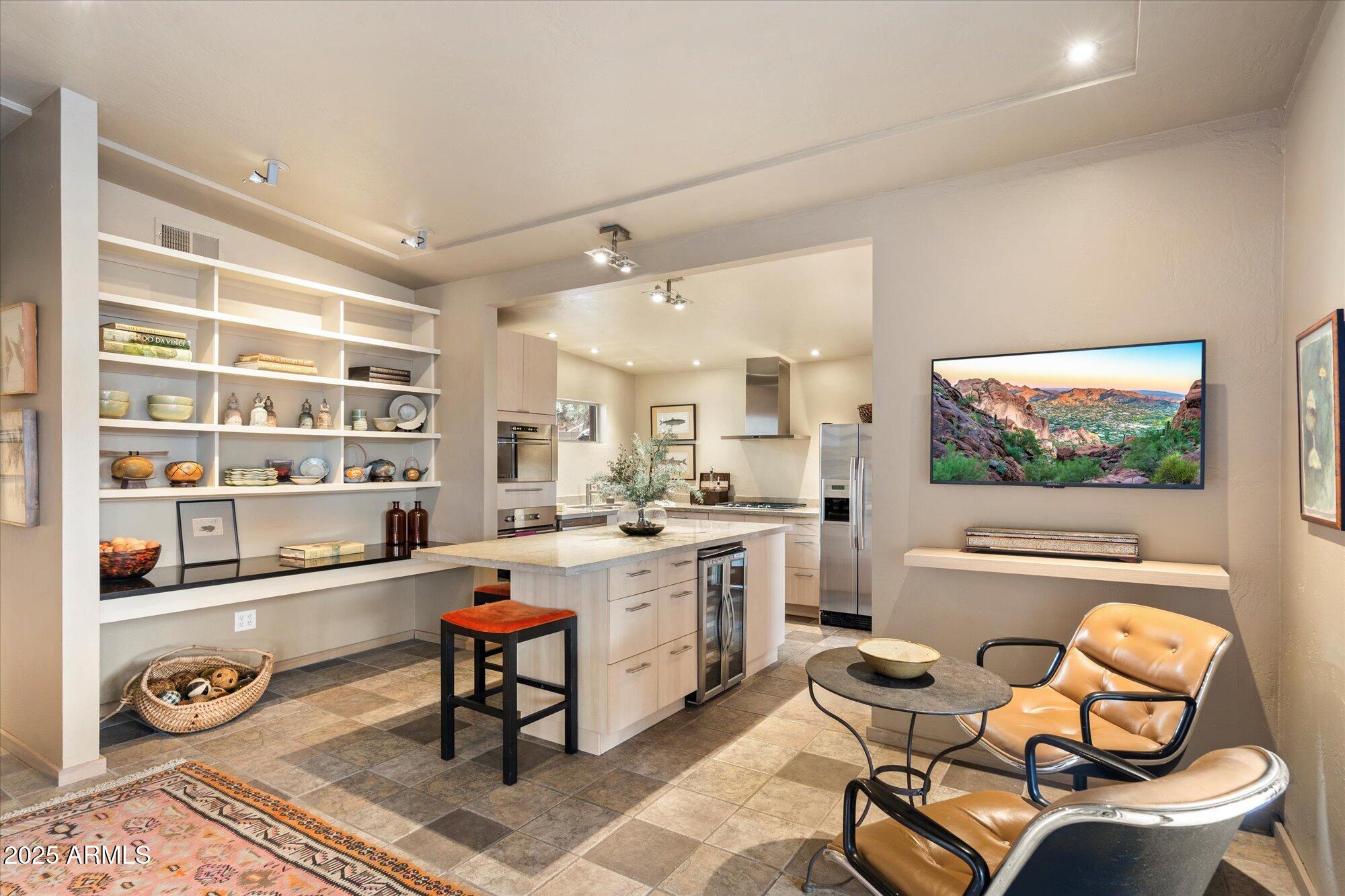 6858 E EDGEMONT Avenue