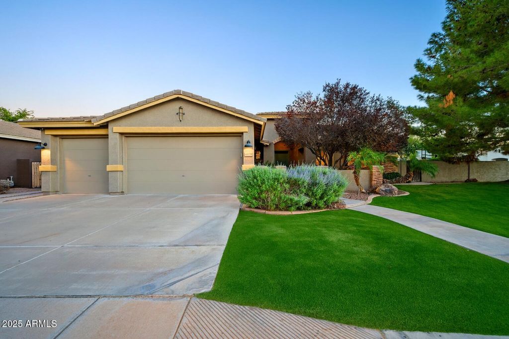 Photo of 4879 S Fresno Street, Chandler, AZ 85249 (MLS # 6937210)