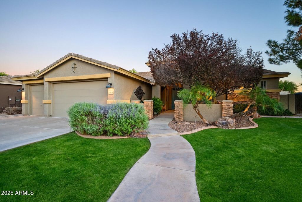 Photo of 4879 S Fresno Street, Chandler, AZ 85249 (MLS # 6937210)
