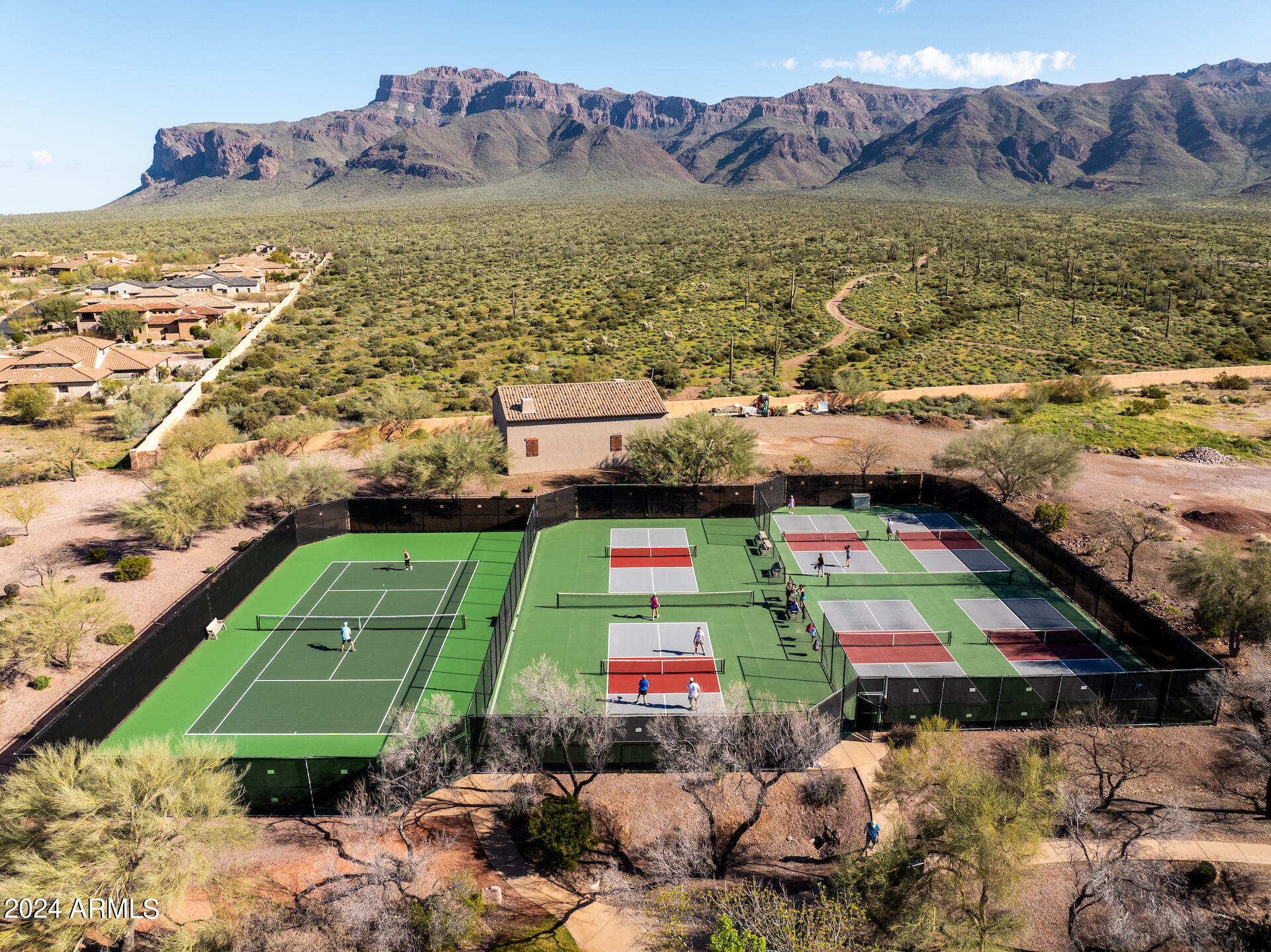 SUPERSTITION MOUNTAIN - Residential