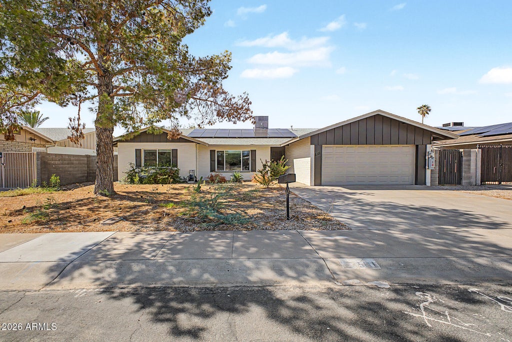 Photo of 5111 W Greenway Road, Glendale, AZ 85306 (MLS # 7069237)