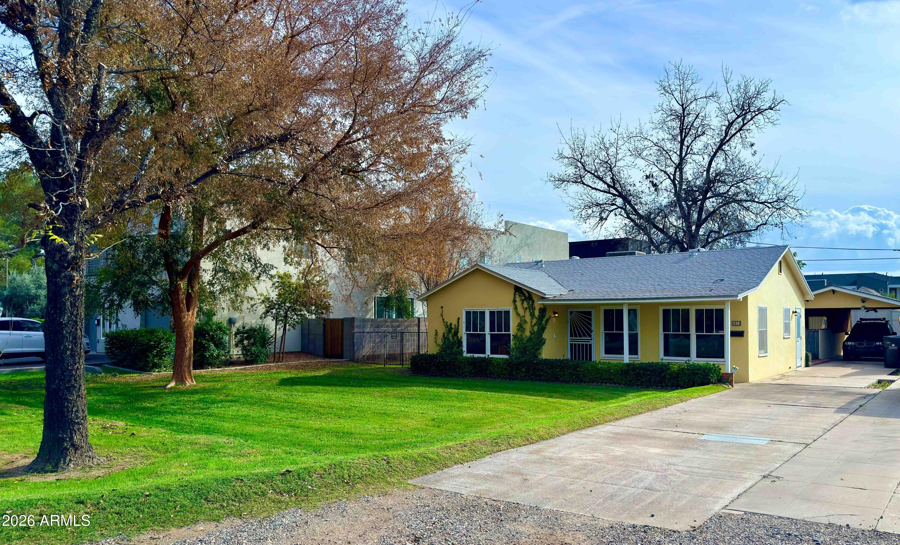 1011 E MEDLOCK Drive