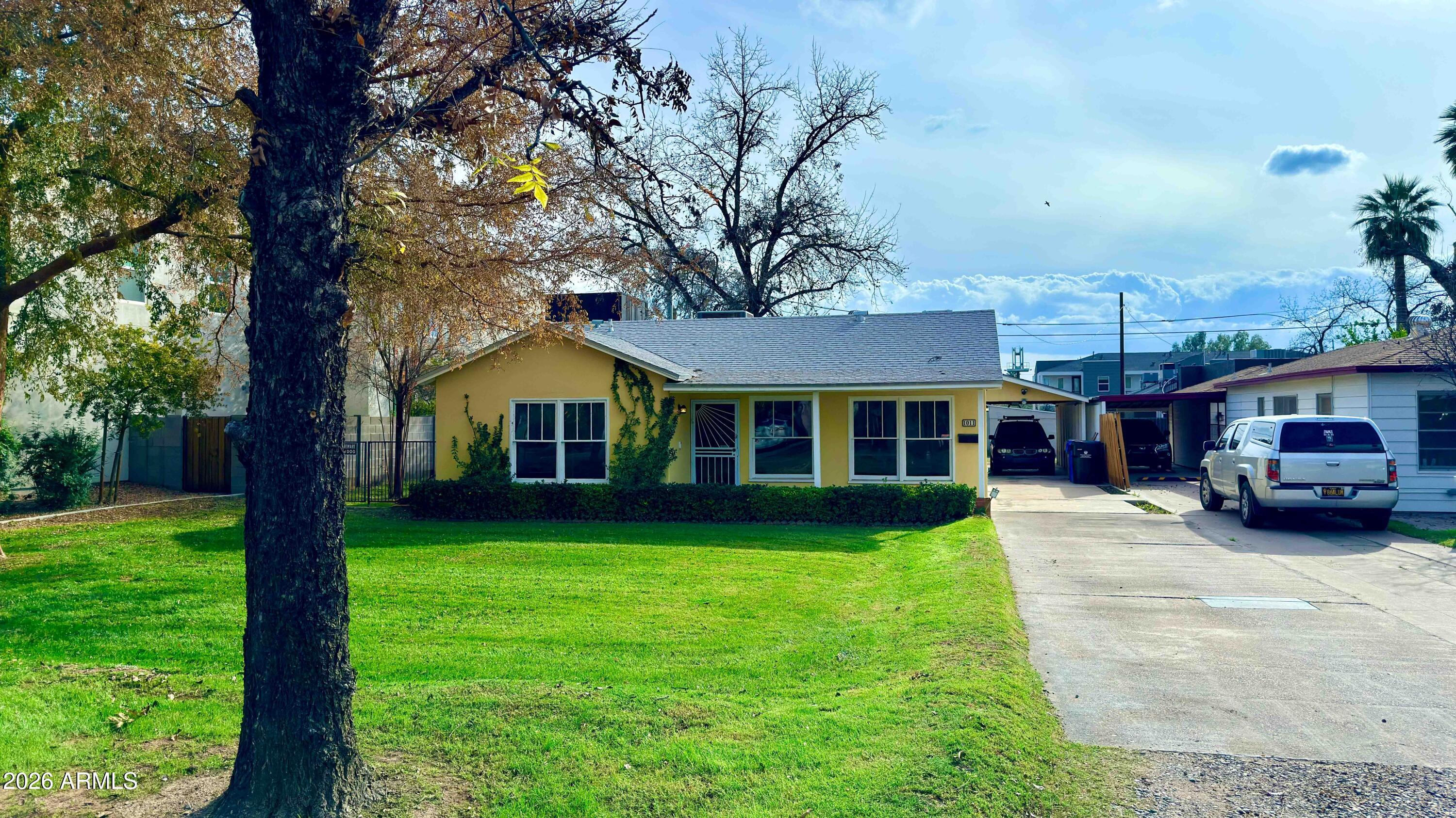 1011 E MEDLOCK Drive