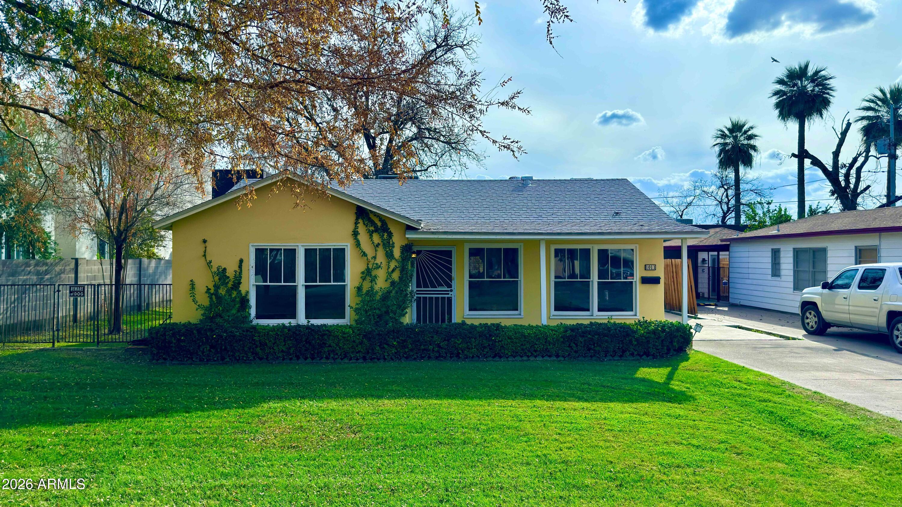 1011 E MEDLOCK Drive