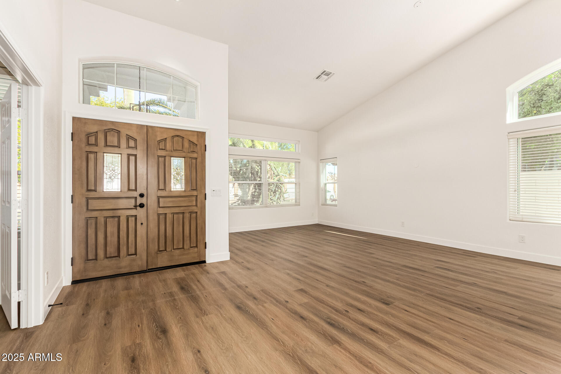 6123 E AIRE LIBRE Lane