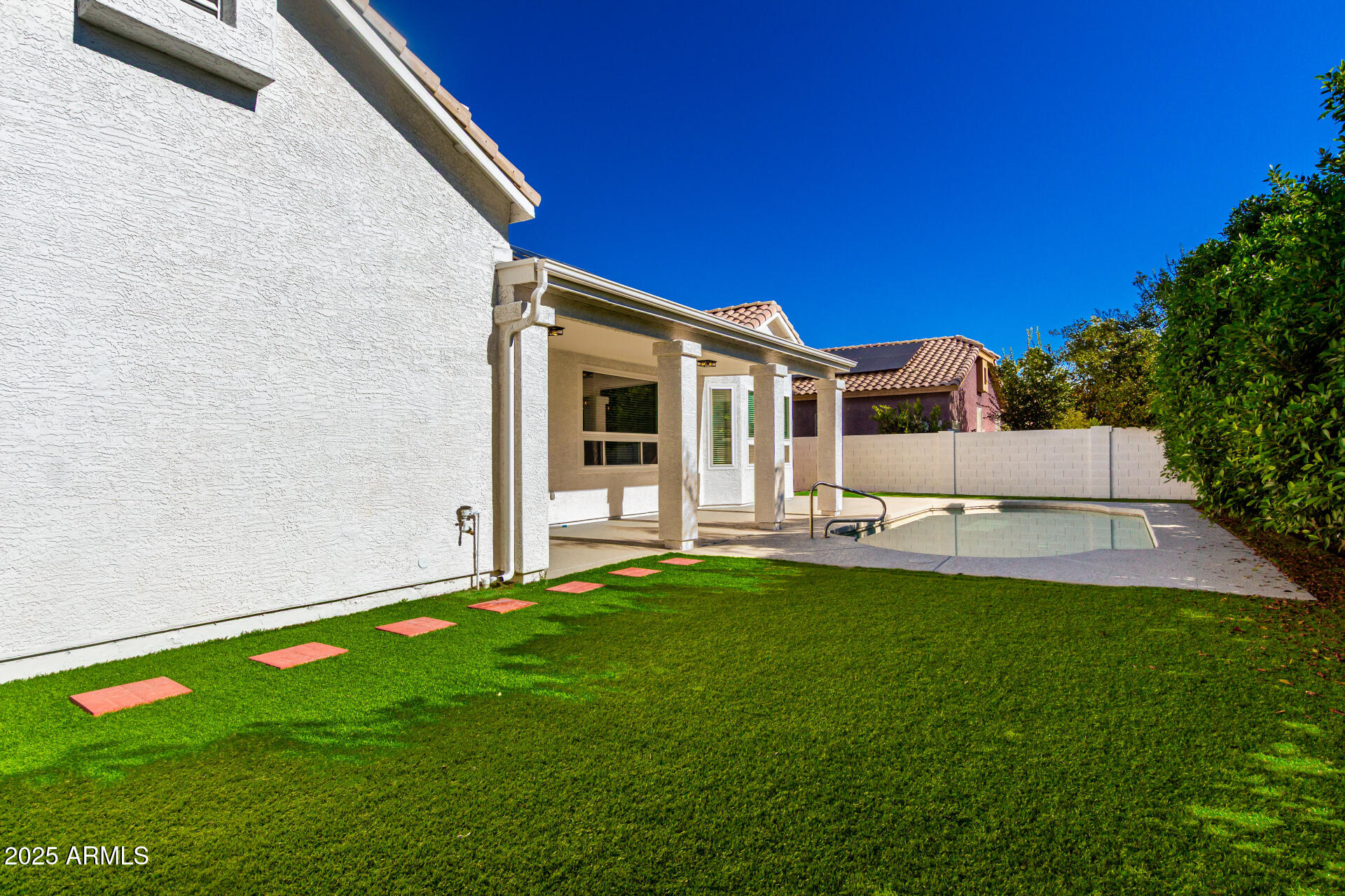 6123 E AIRE LIBRE Lane