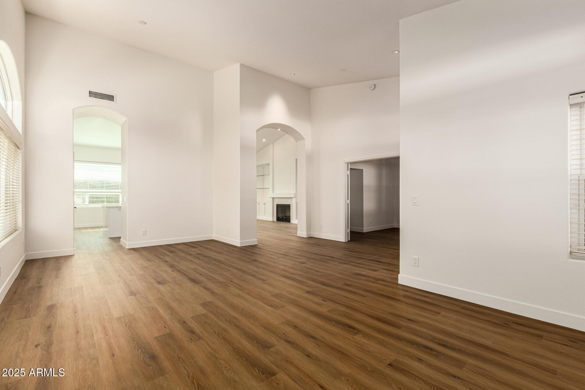 6123 E AIRE LIBRE Lane