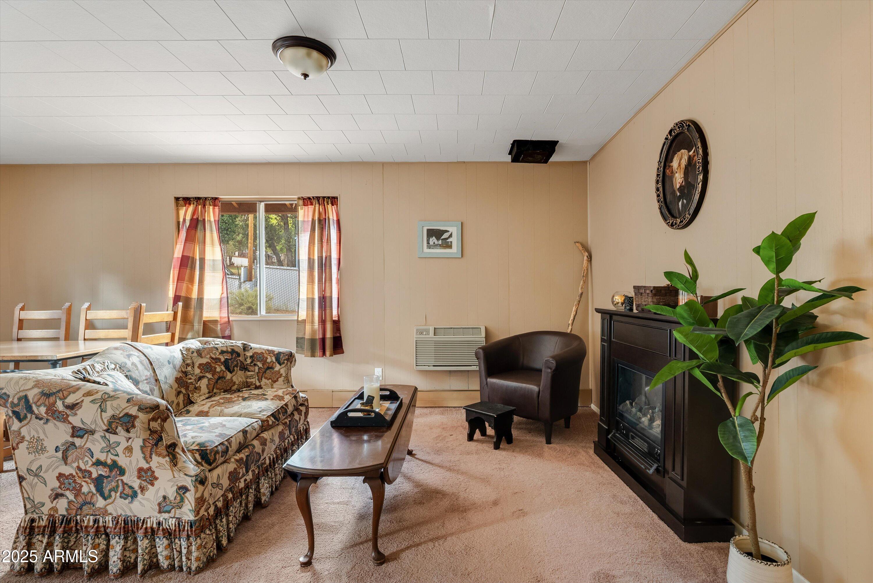 PINE CREST - Residential