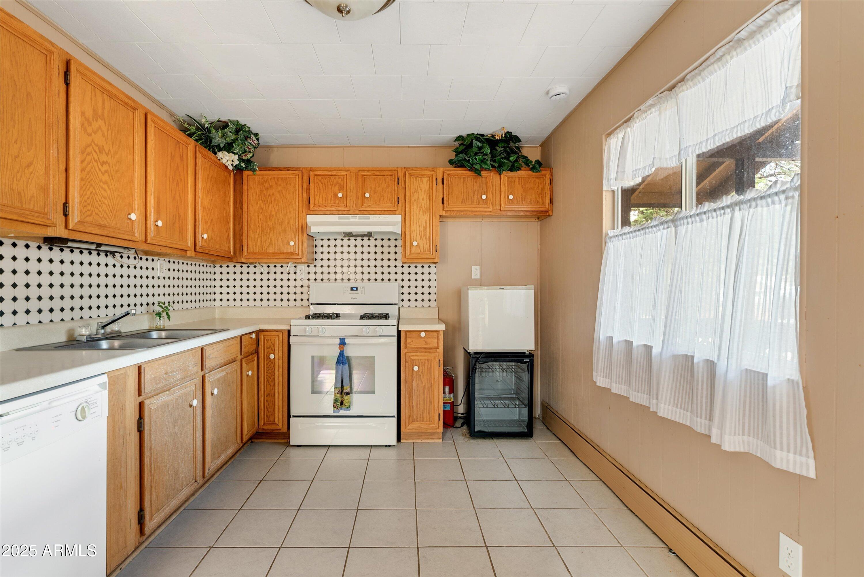 PINE CREST - Residential