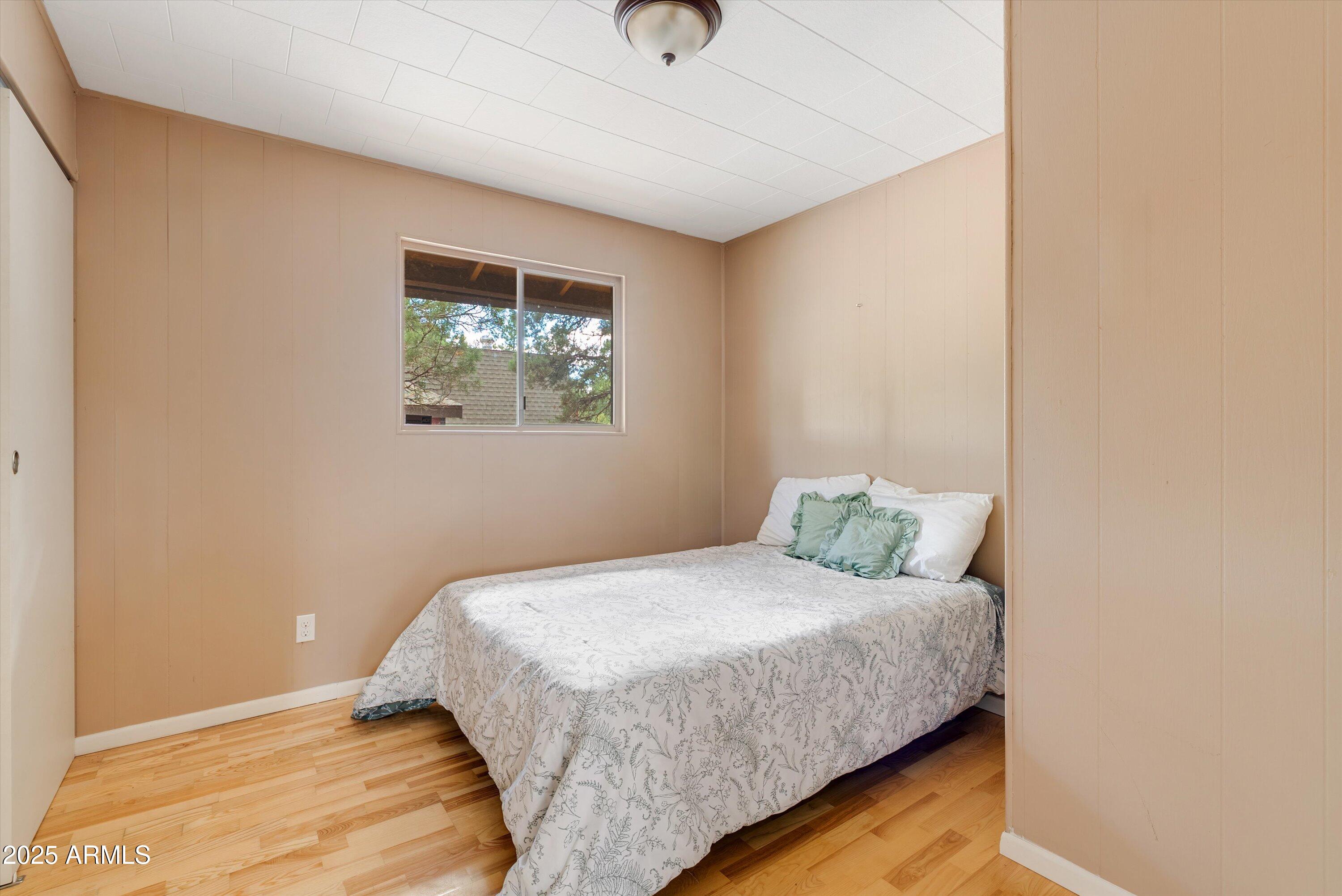 PINE CREST - Residential