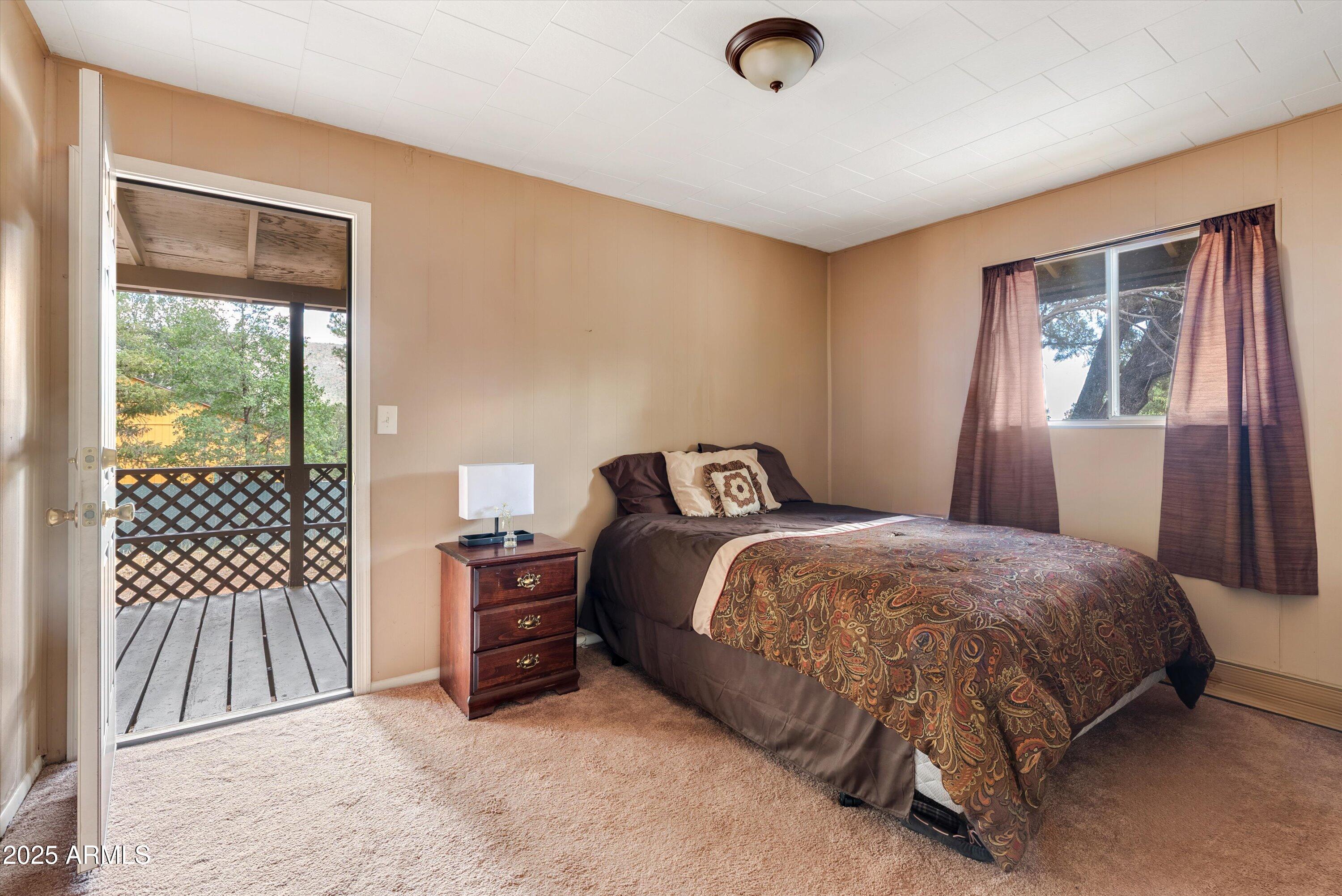 PINE CREST - Residential